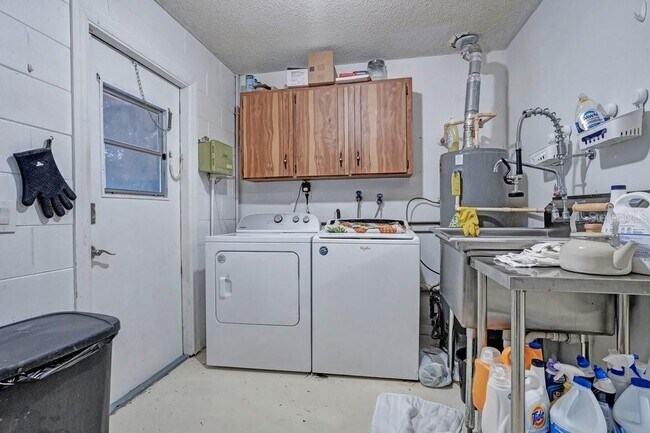 Building Photo - 8142 Chianti Dr