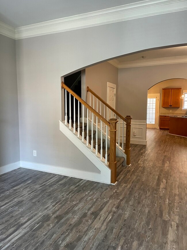 Building Photo - 183 Augusta Ave