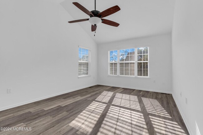 Building Photo - 2 Charles Ct