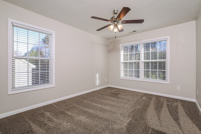 Building Photo - 4049 Laurel Glen Dr