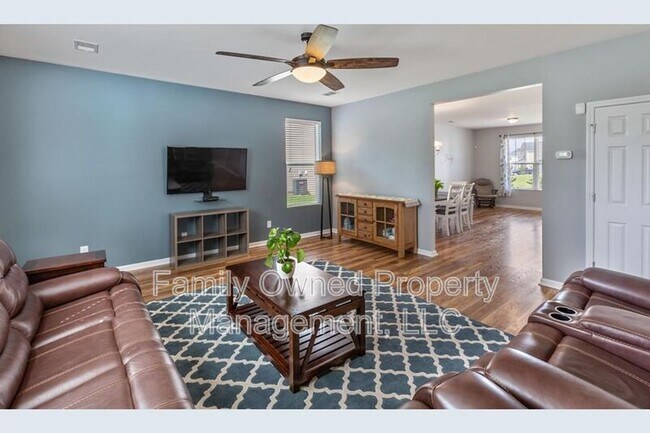 Building Photo - 159 Meadow Wood Rd