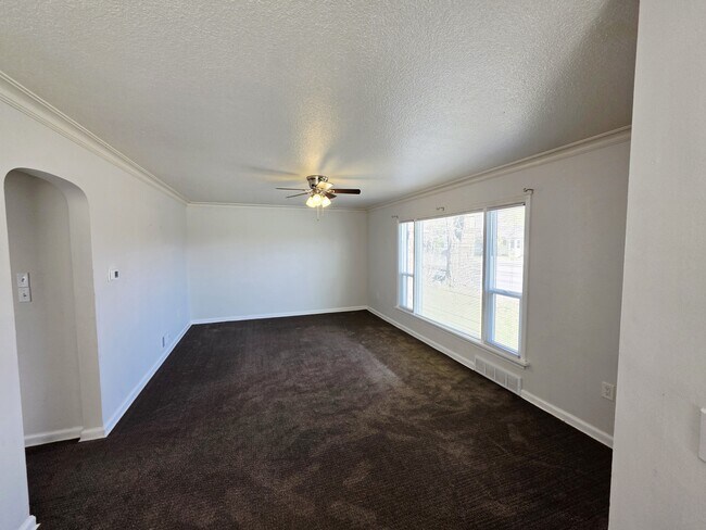 Building Photo - 1710 S Higbee Ave