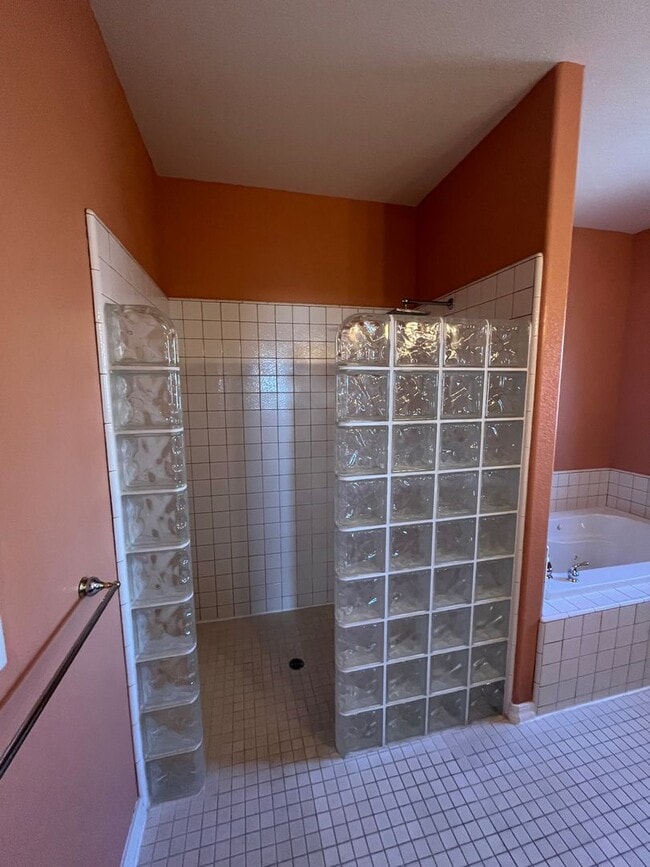 Building Photo - Beautiful sunridge house with breathtaking...