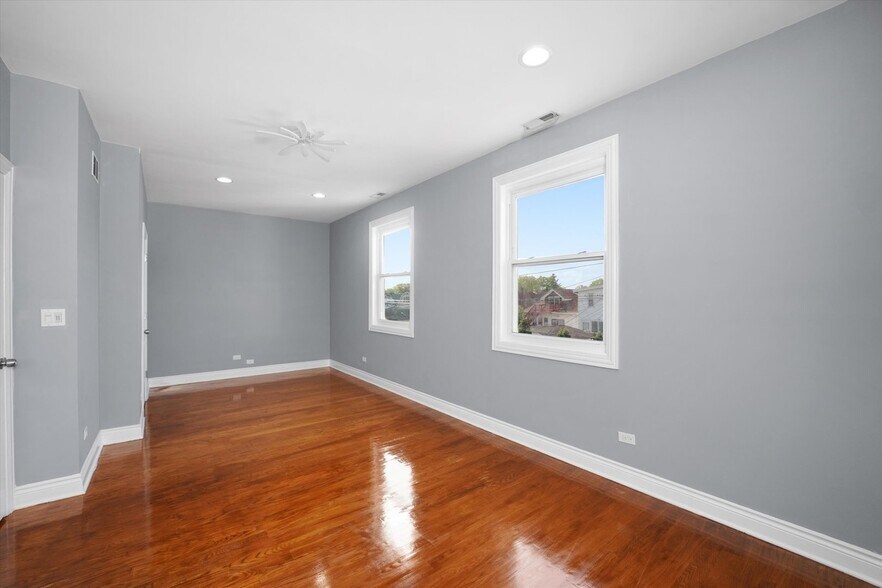 Building Photo - 5151 W Fletcher St