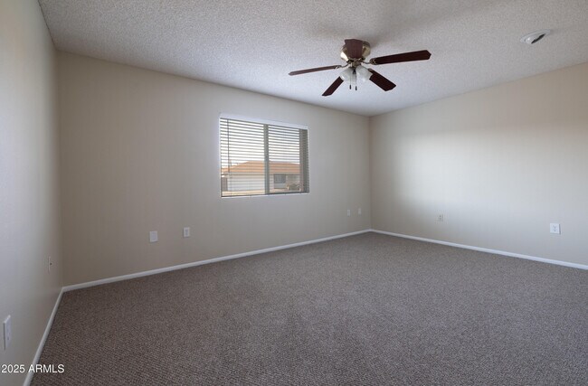 Building Photo - 10005 W Oak Ridge Dr