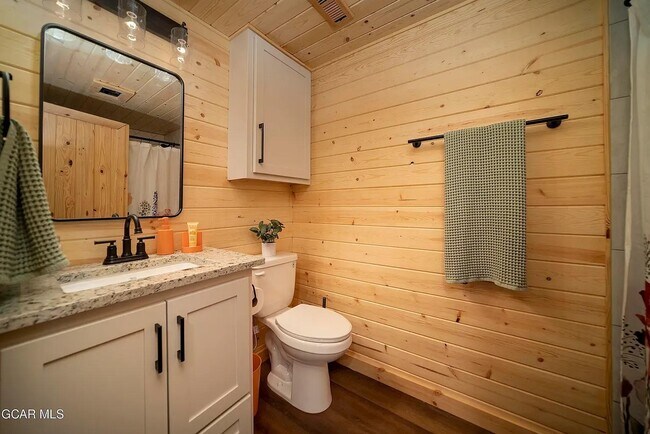 Building Photo - 577 Forrest Dr