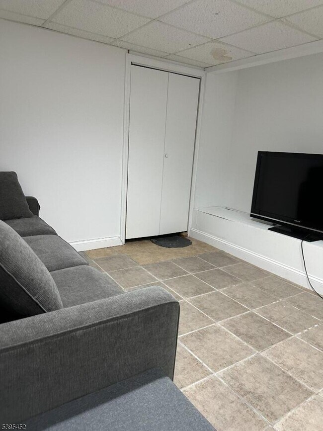 Building Photo - 112 Pompton Ave