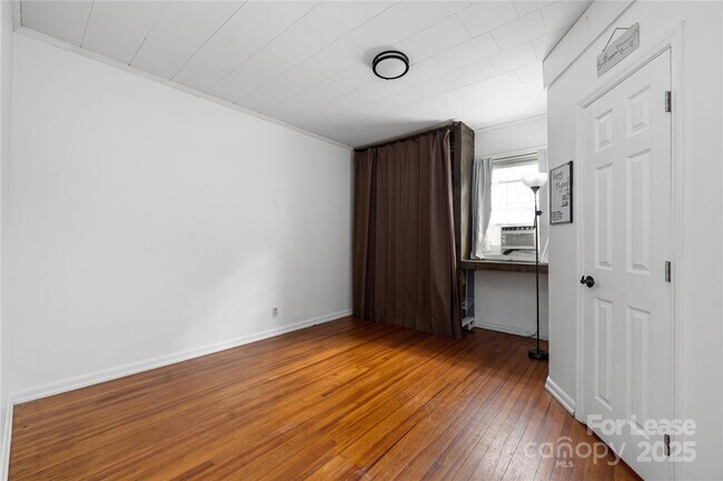 Building Photo - 387 Woodlawn Ave