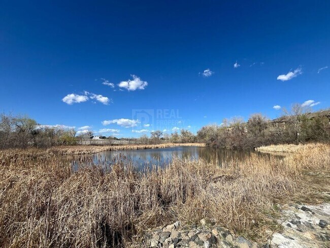 Building Photo - 811 E 98th-505