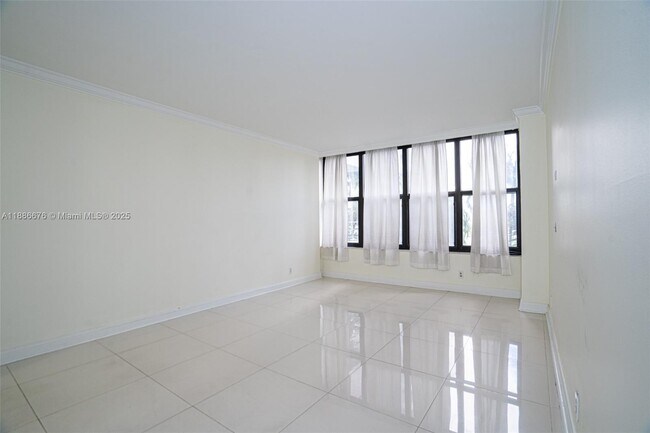 Building Photo - 2500 Parkview Dr