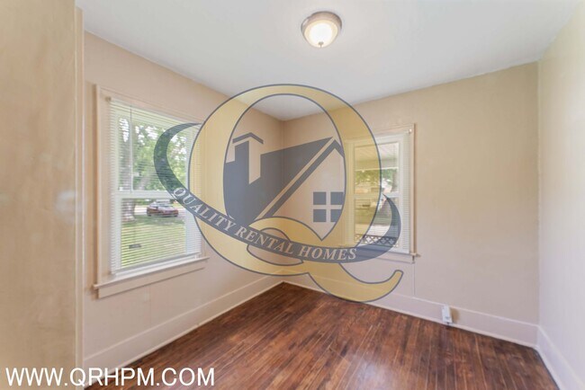 Building Photo - 1205 Pinehurst Ave