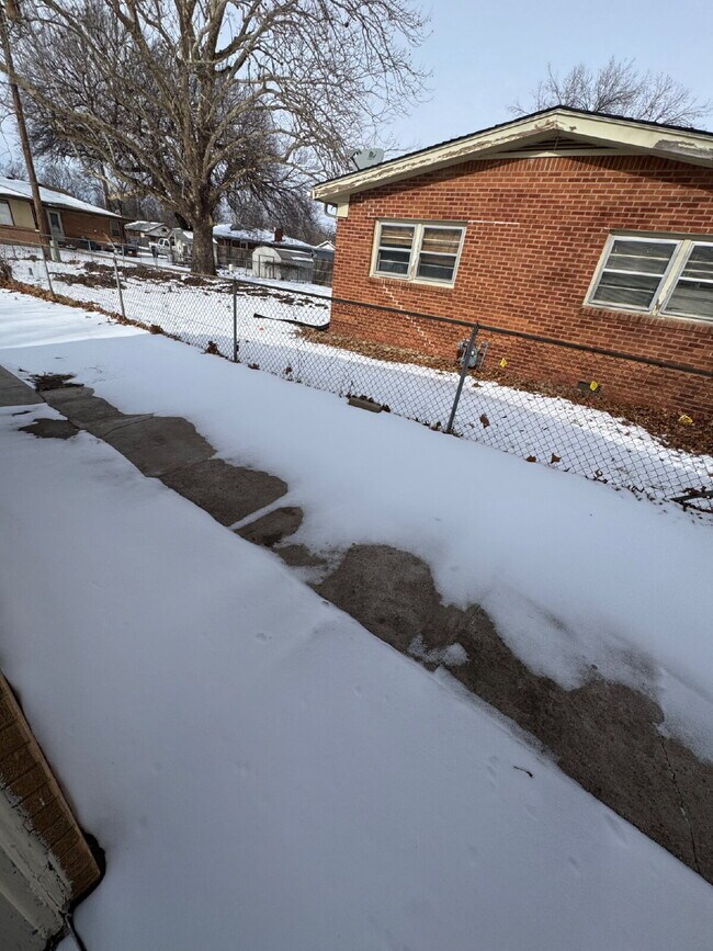 Building Photo - "Charming 2-Bedroom Retreat on South Walnut Street – Cozy Comfort Awaits in Wichita!"