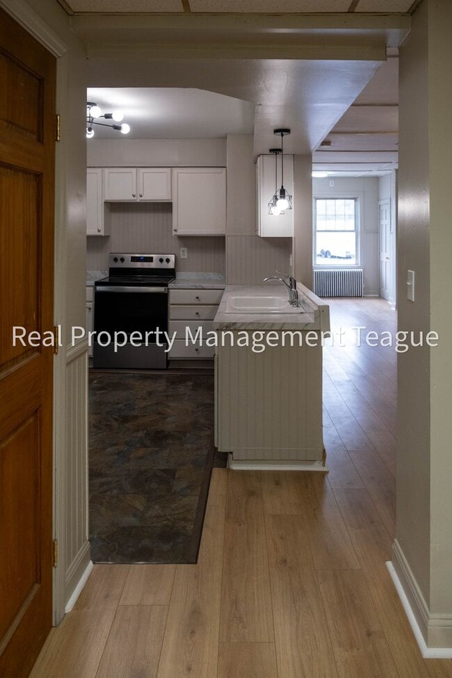 Building Photo - 1 S Main St