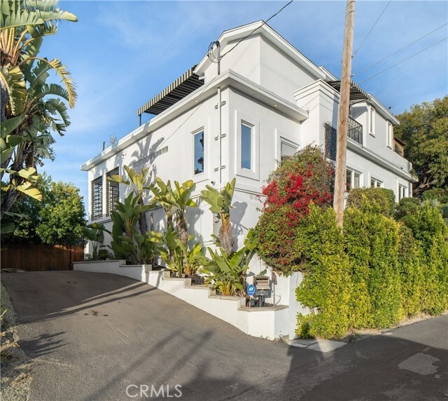 Building Photo - 3642 Alta Mesa Dr