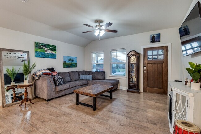 Building Photo - 108 Arrowhead Dr