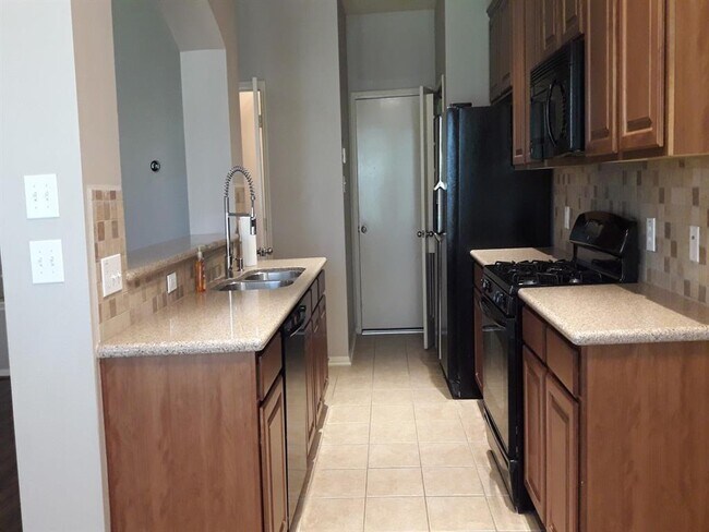 Building Photo - 14546 Bergenia Dr
