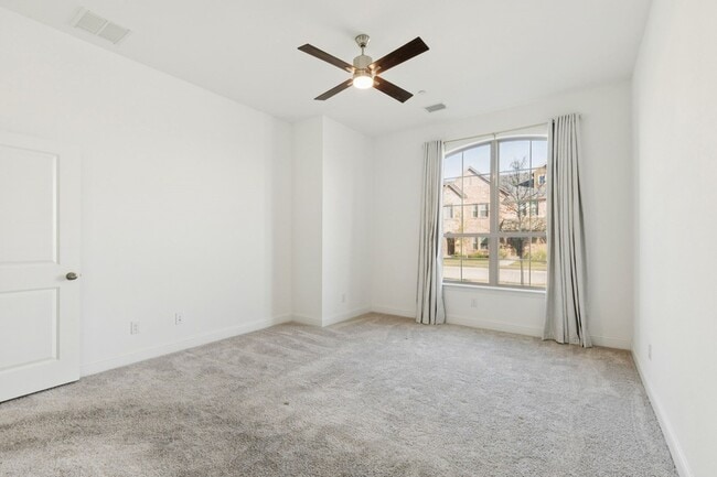 Building Photo - 7143 Buchanan Dr