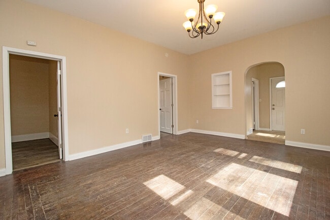 Building Photo - 415 Riverside Ave N