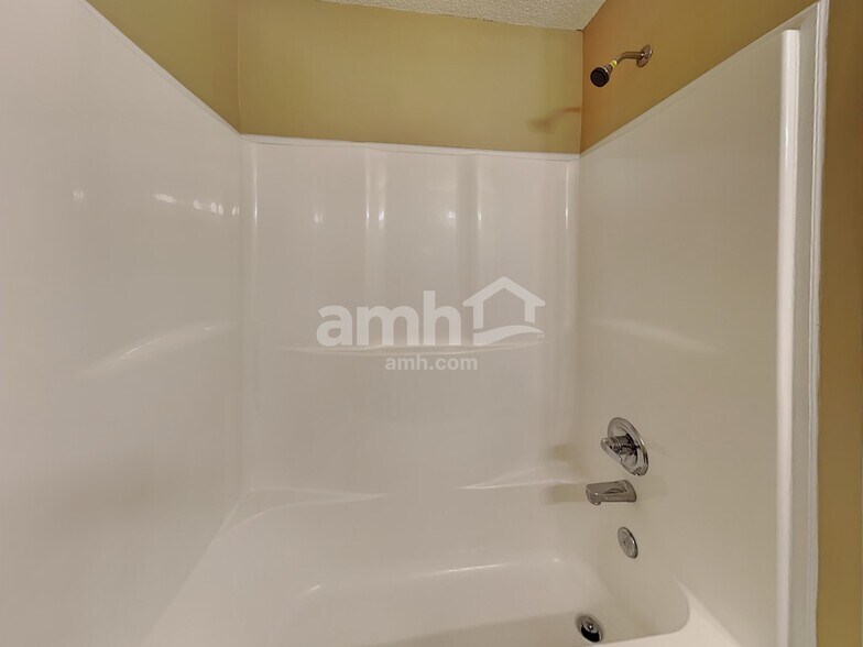 Building Photo - 3429 Queensbury Rd