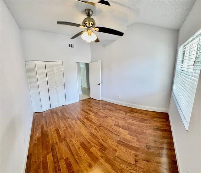 Building Photo - 9657 Riverside Dr