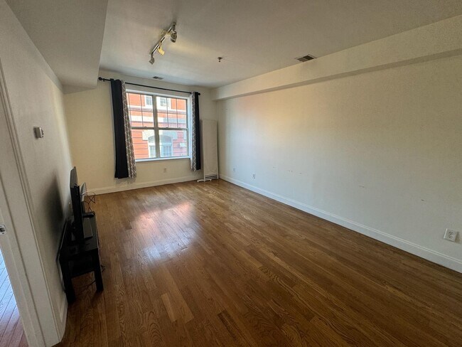 Building Photo - 4401 Park Ave