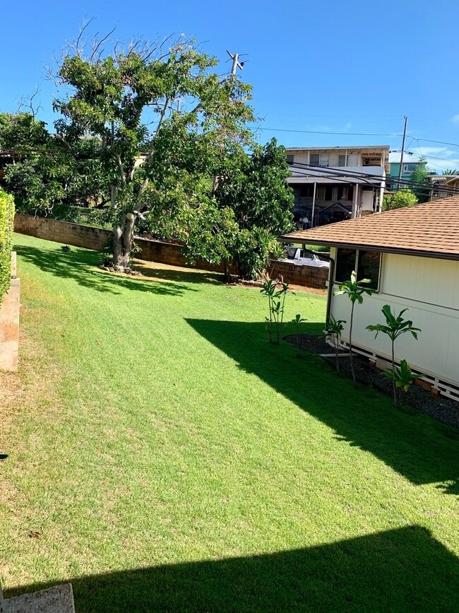 Building Photo - Charming Singe Family Home 3/1/2 with Spacious & Fenced Yard