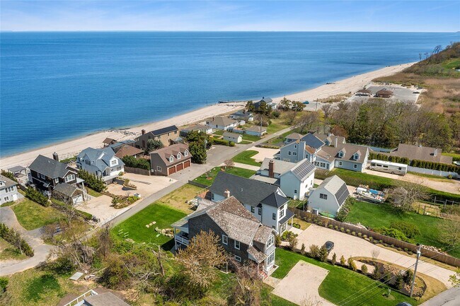 Building Photo - 938 Sound Shore Rd