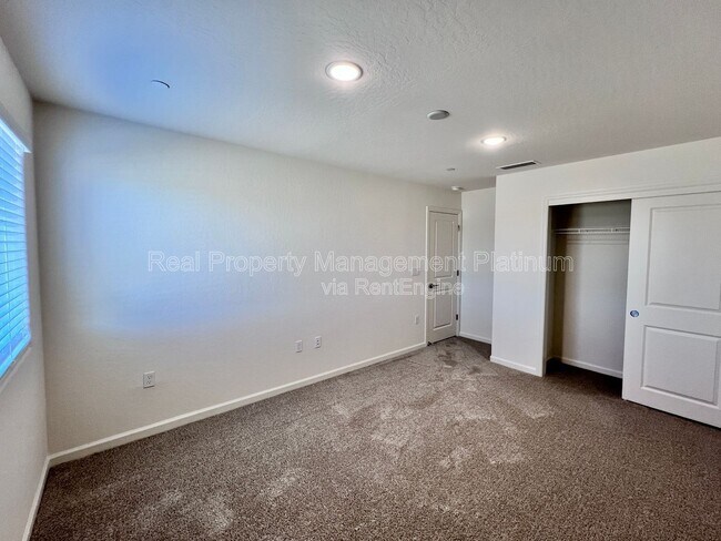 Building Photo - 2059 N Wagon Ln