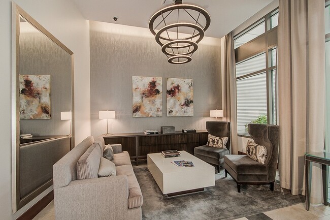 Building Photo - Great 2bd 2ba condo in Downtown/South Lake...