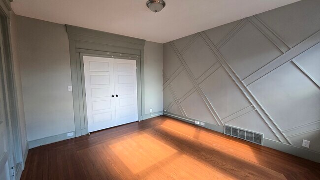 Building Photo - 47 Dickerman St