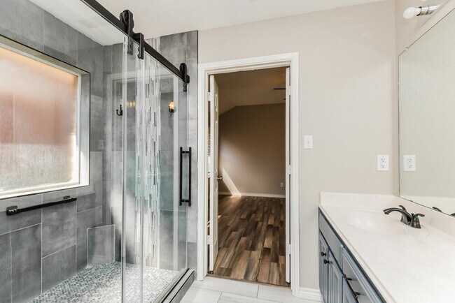 Building Photo - 7116 Cattle Dr