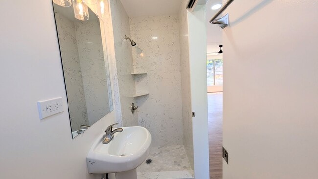 Building Photo - Newly Remodeled 2 bed 2 Bath Townhouse at Waialae Gardens in Kahala