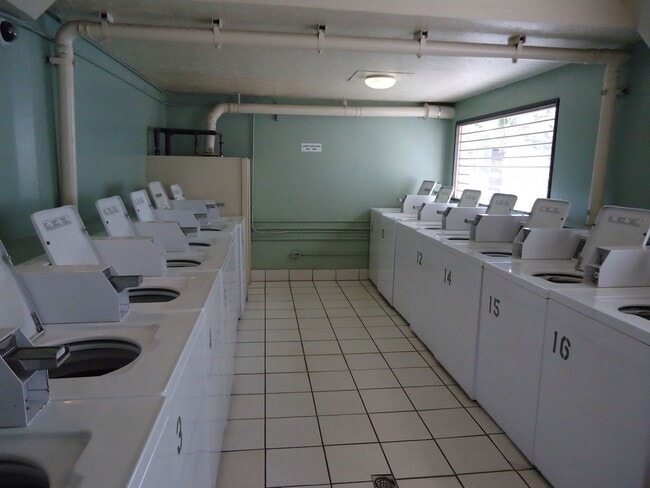 Building Photo - Aloha Lani 1 Bedroom, 1 Bath, 1 Covered Parking Apt in Waikiki