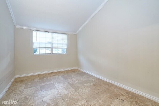 Building Photo - 2 br, 1 bath House - 571 NE 110th Ter