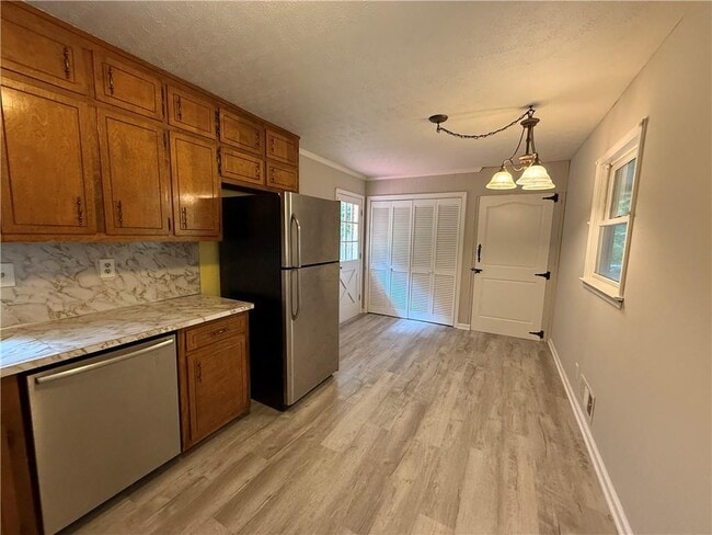 Building Photo - 3155 Oak Dr