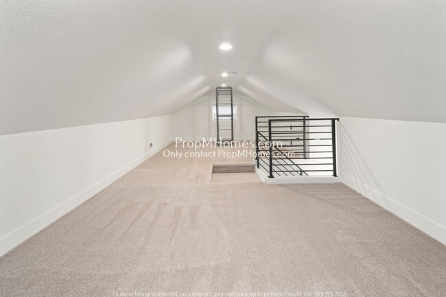 Building Photo - 4704 NE 95th Ave