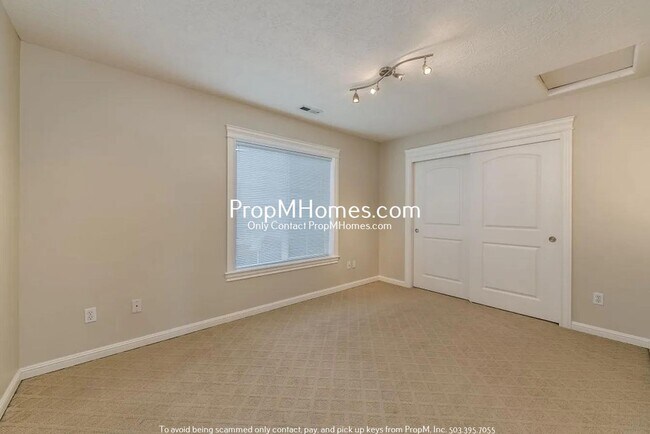 Building Photo - Gorgeous Three Bedroom Home in Centennial!