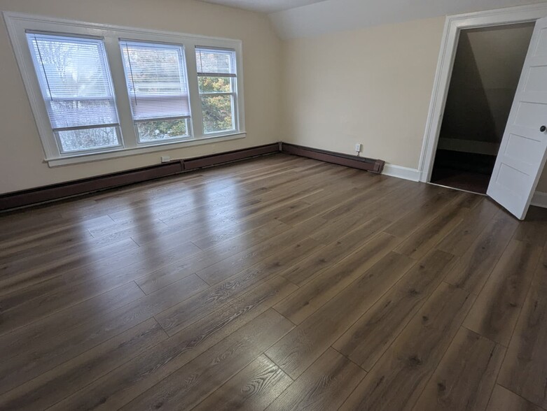 Primary Photo - 478 Winthrop Ave