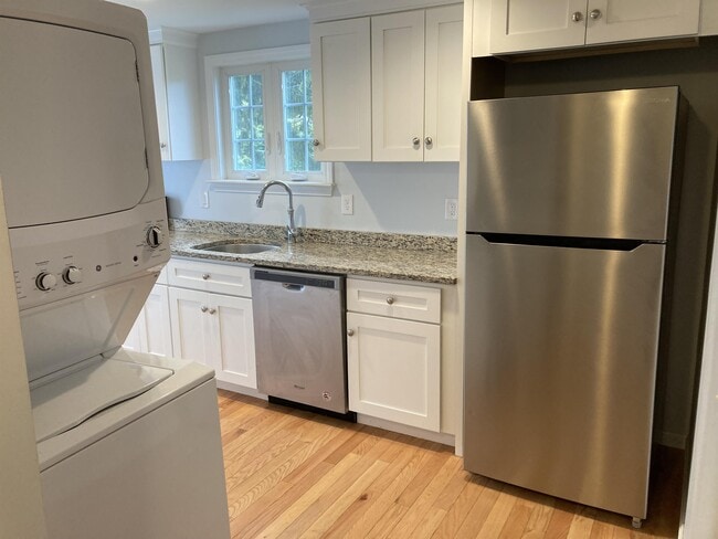 Building Photo - 155 Farm Ln