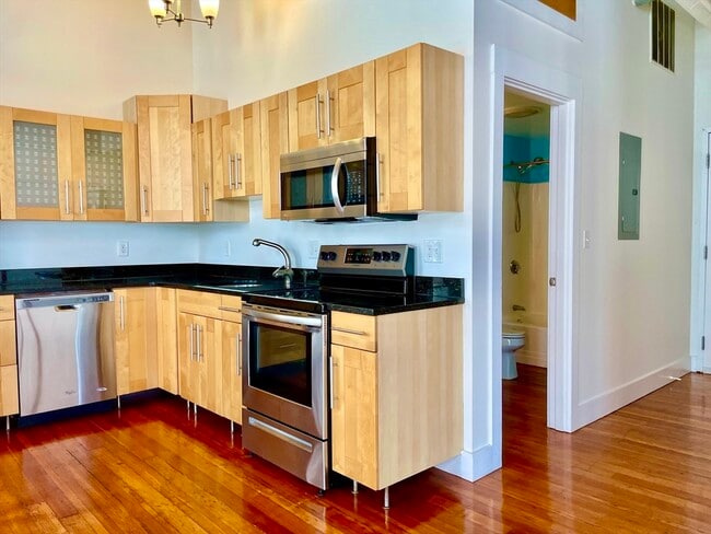 Building Photo - 49 Munroe St