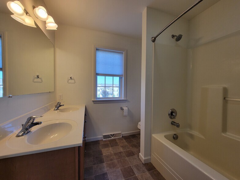 Building Photo - 709 Palmer Cir