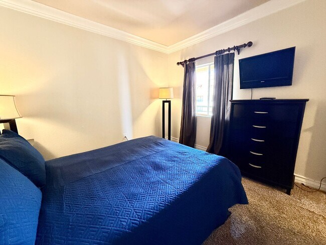 Building Photo - **MOVE-IN-SPECIAL $500 OFF 1st MO RENT** M...