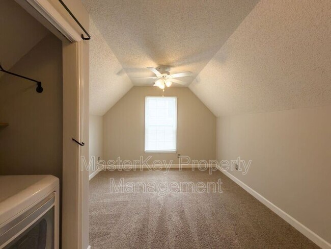 Building Photo - 5236 Knightsbridge Way