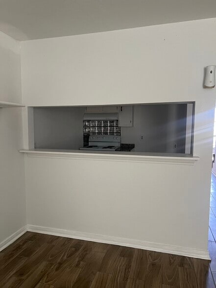 Building Photo - 2762 Panama St