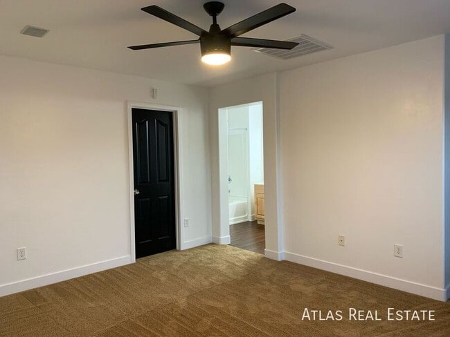 Building Photo - 4125 E Baylor Ln