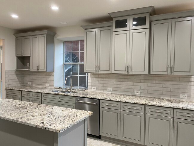 Building Photo - 306 Rivercove Dr