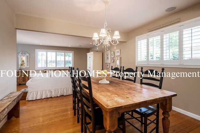 Building Photo - Gorgeous Ranch Style 4BD/2.5BA!  Outdoor Kitchen!  Hot Tub!  FOUNDATION