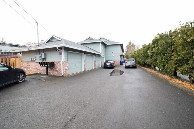Building Photo - 3411-3423-3423 SE 85th Ave