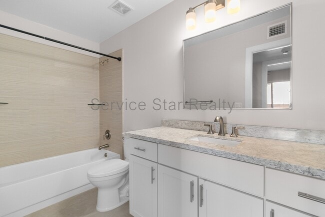 Building Photo - 1703 N La Rosa Dr