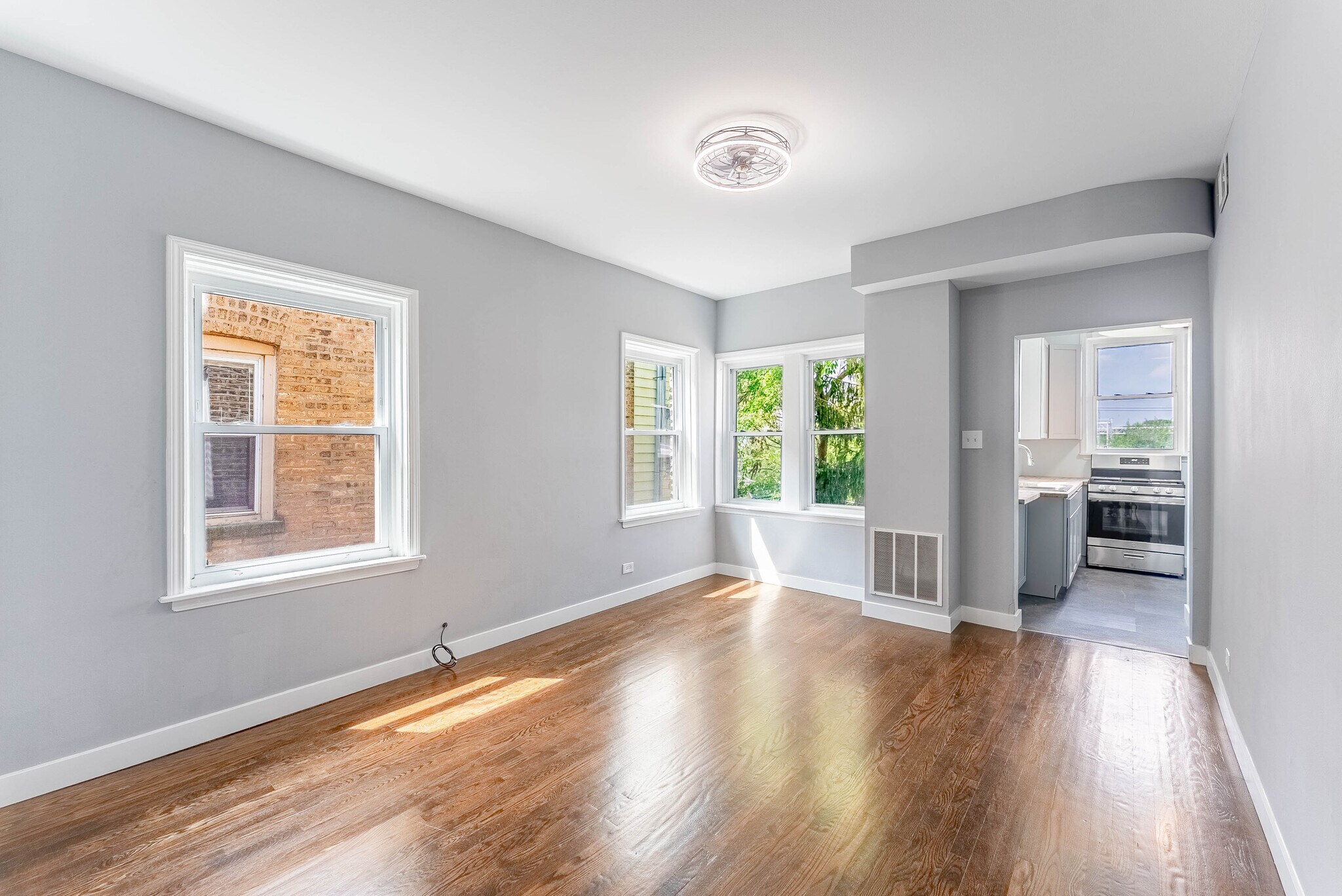 Building Photo - 7630 N Marshfield Ave